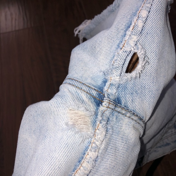 Urban outfitters Levi cut off’s orange tag. - Picture 5 of 5